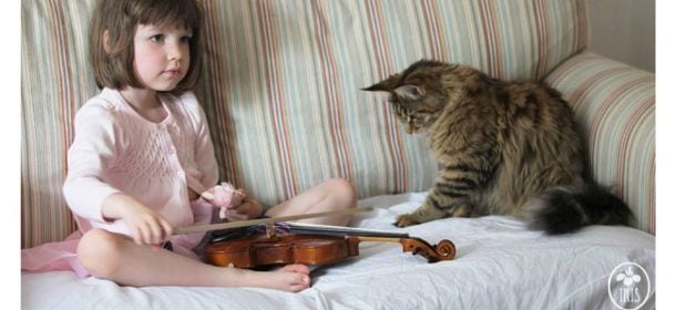 Iris Grace e la sua micia Thula: la commovente storia di un'amicizia
