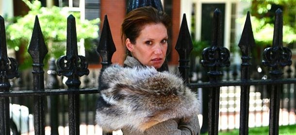 Petite mort, le pellicce realizzate con gli animali investiti: è polemica
