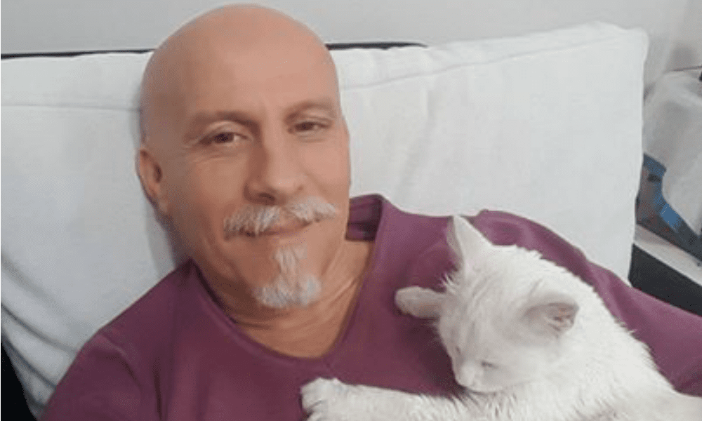 Medico del pronto soccorso rianima un gatto randagio e poi... [FOTO]