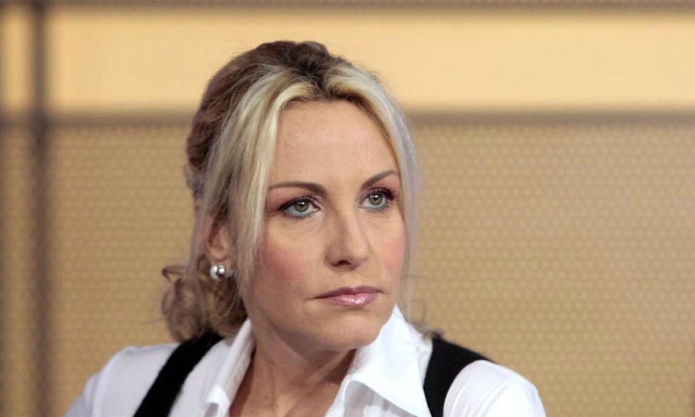 Antonella Clerici: “Sto male, soffro, non dormo per il mio cane che sta male” [VIDEO]