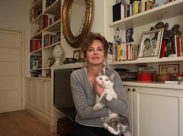 Dalila Di Lazzaro e il suo gatto centenario [FOTO]
