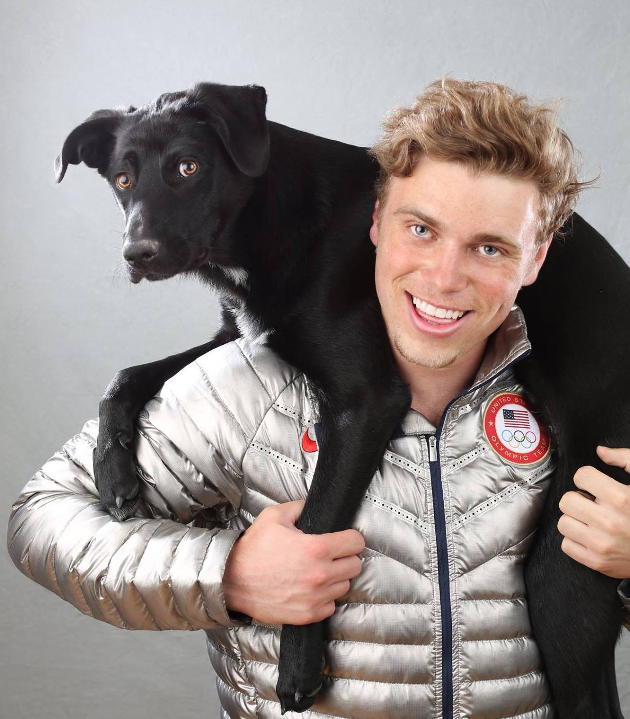 Olimpiadi in Corea: sciatore adotta un cane destinato al mercato della carne
