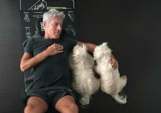Sanremo 2018, Claudio Baglioni tra cani, cavalli e canzoni