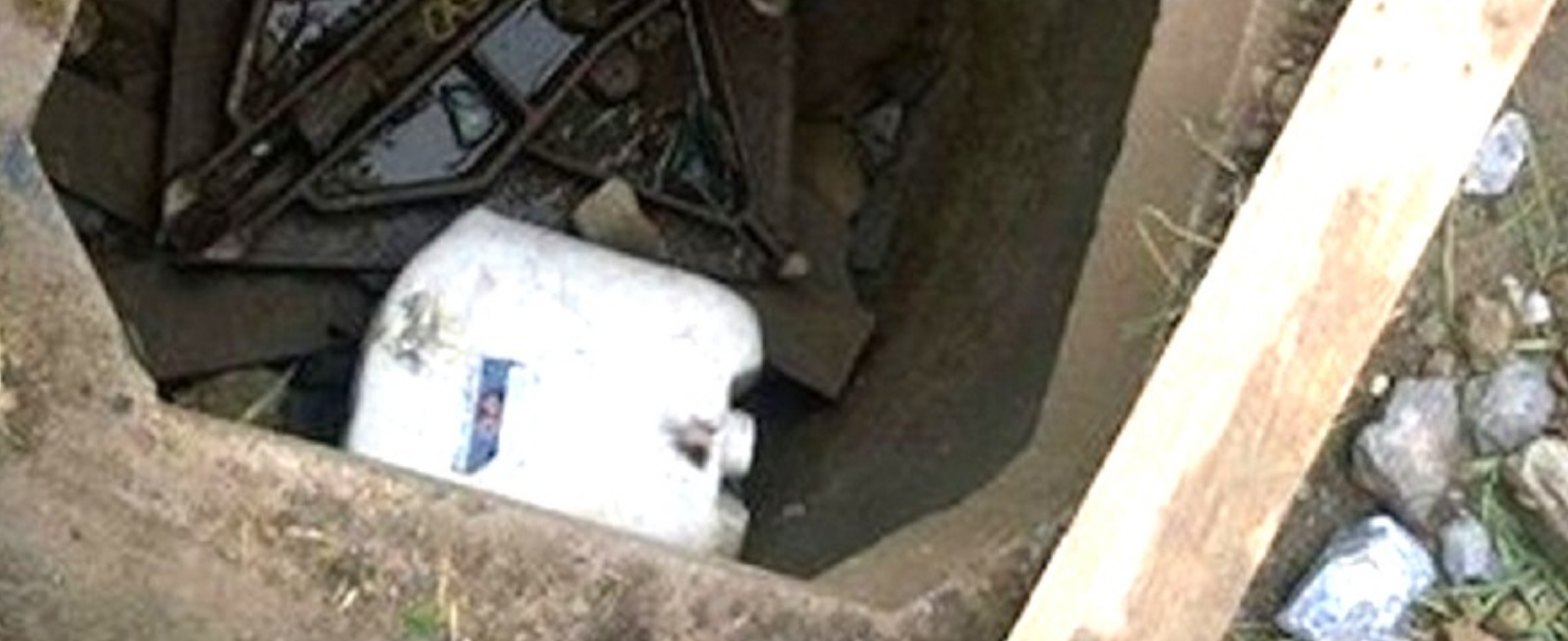 Bimba sente un lamento provenire da una buca: ecco cosa trova [FOTO]