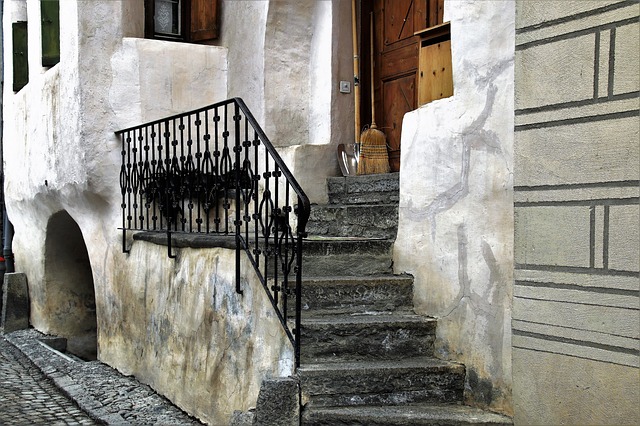 strana puzza nella casa della vicina