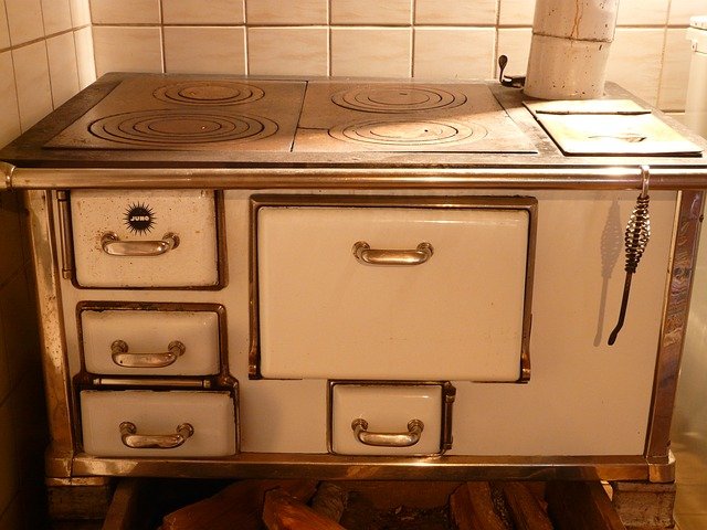 forte puzza dal forno della mensa