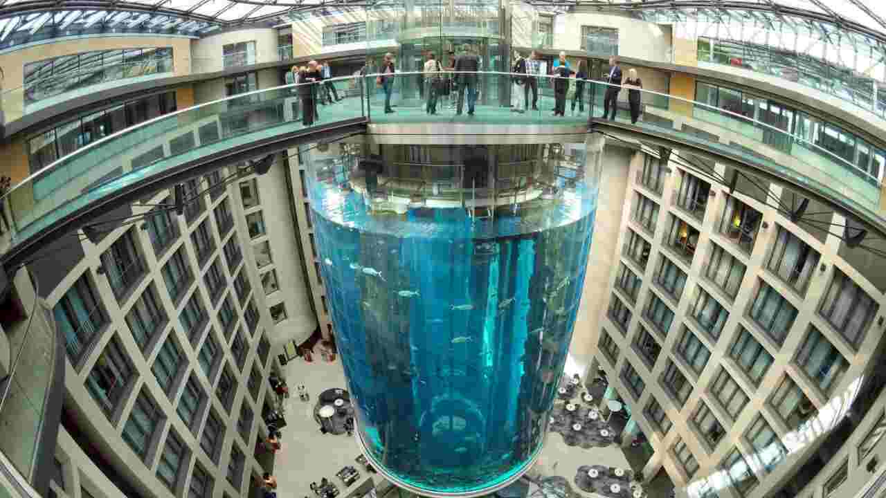 Acquario di Berlino AquaDom prima dell'esplosione