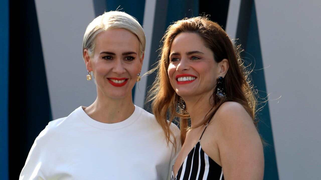 Sarah Paulson adotta cane