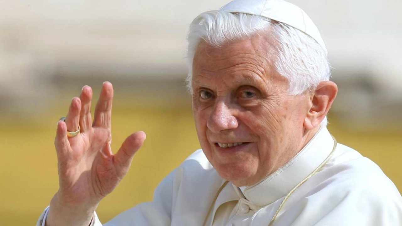 Papa Ratzinger e l'amore per i gatti