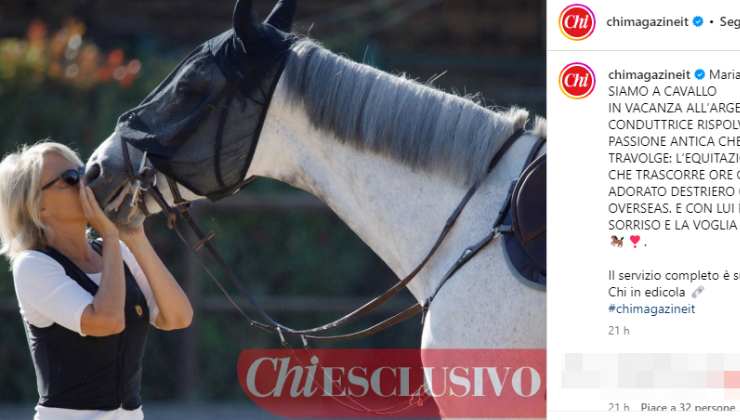 maria de filippi con il suo cavallo